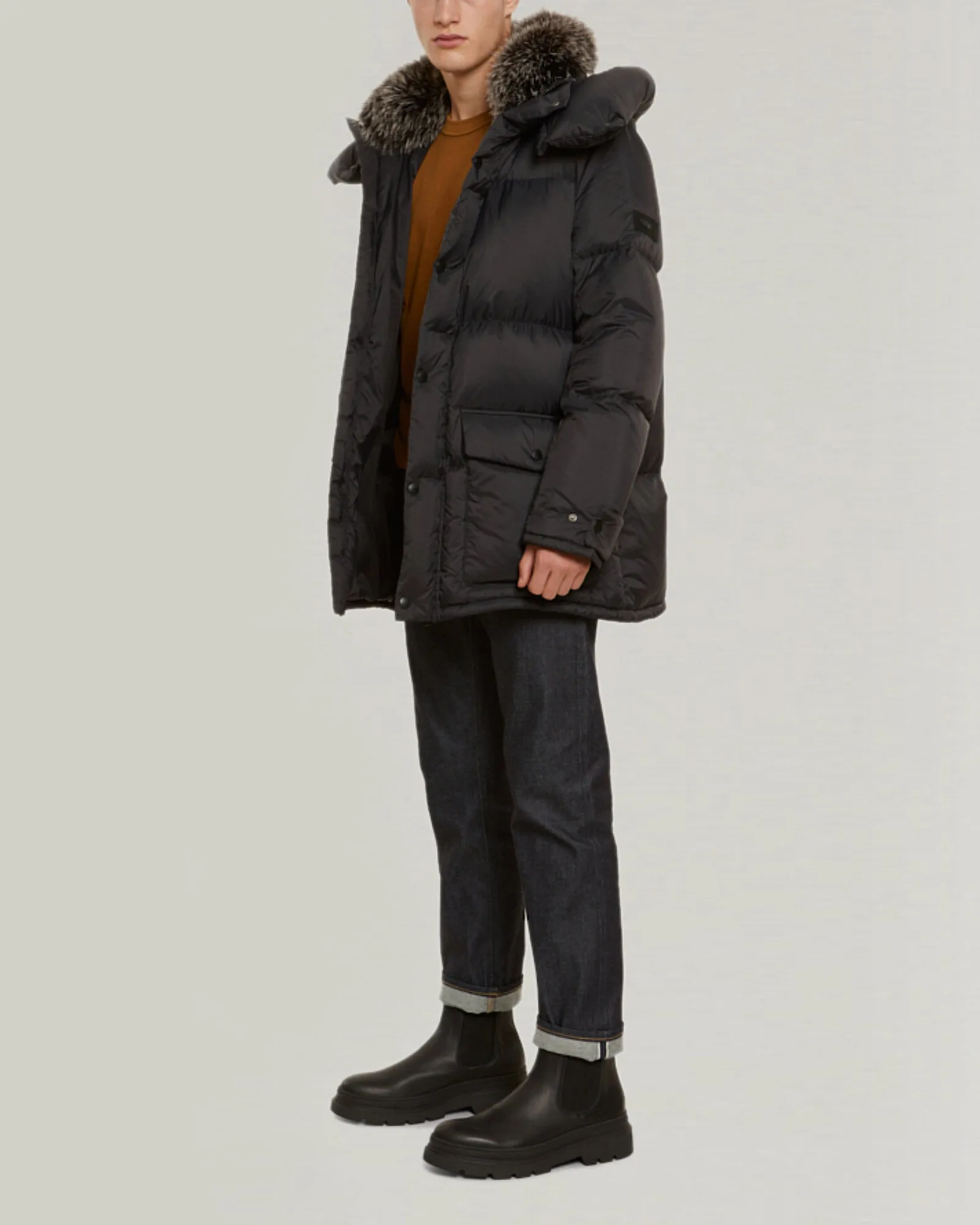 Down jacket in ultra light nylon and fox fur